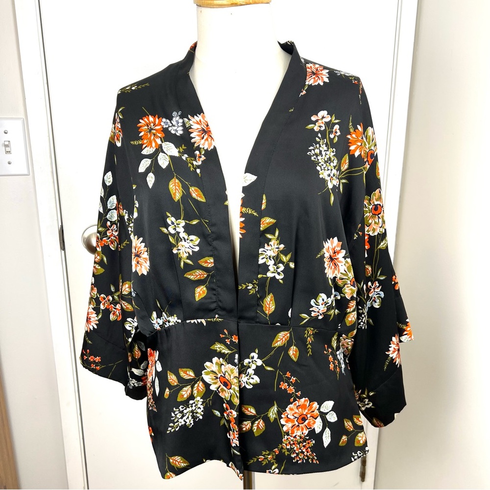 Sacred Cloth Japanese Style Kimono Blouse size L Black Floral Feminine Dressy